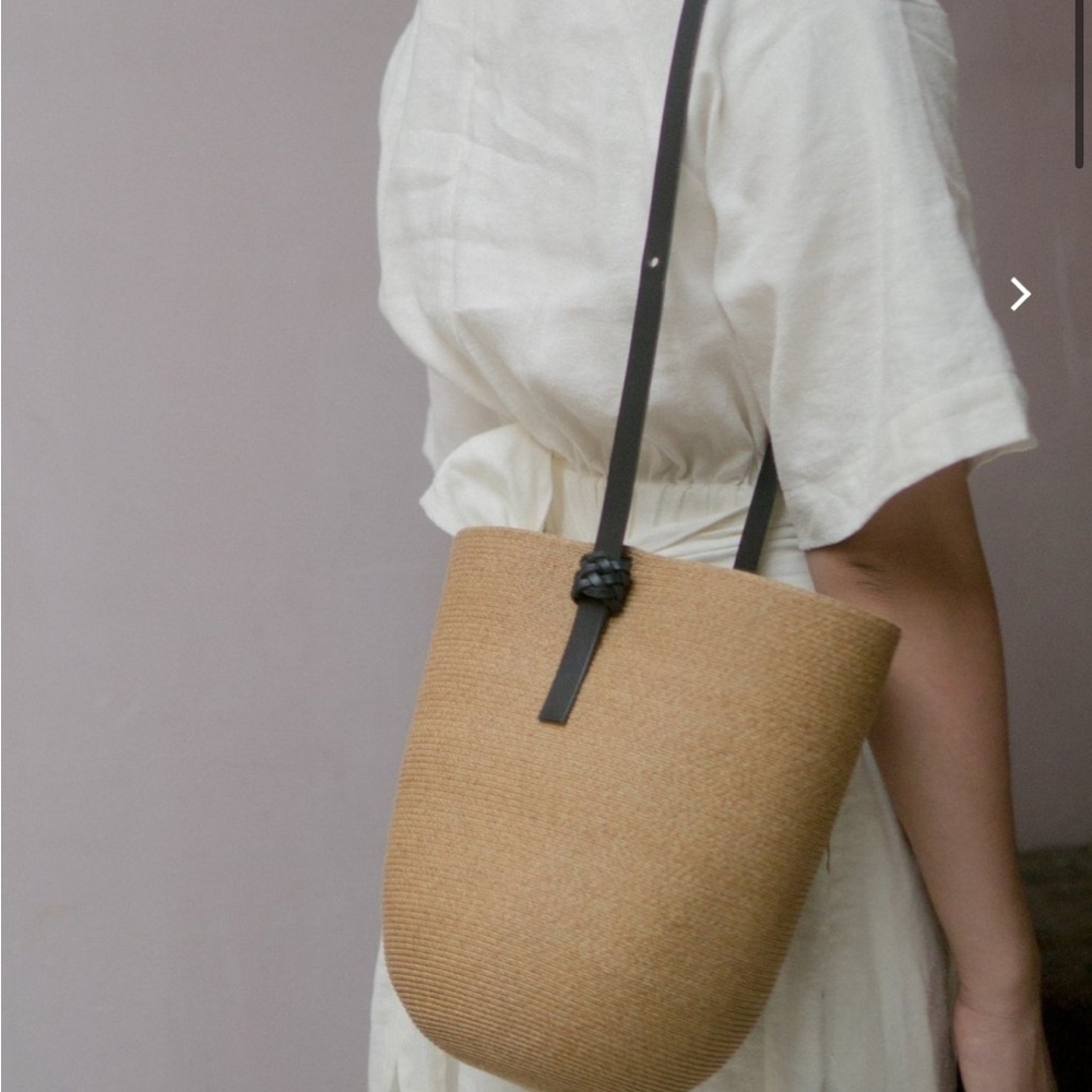 Kamaro’an Koreng bucket bag - Picture 2 of 9